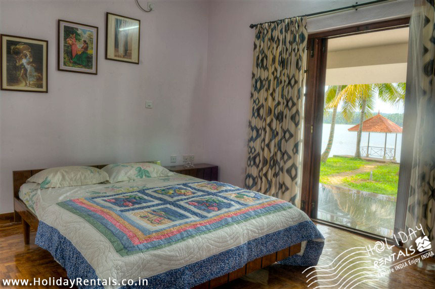 Vellayani lake homestay  master bedroom