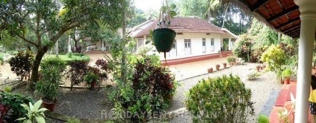 Kumarakom House Boats Yachts Holiday Rentals - 