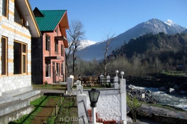 Cottages on Kanyal Road, Manali