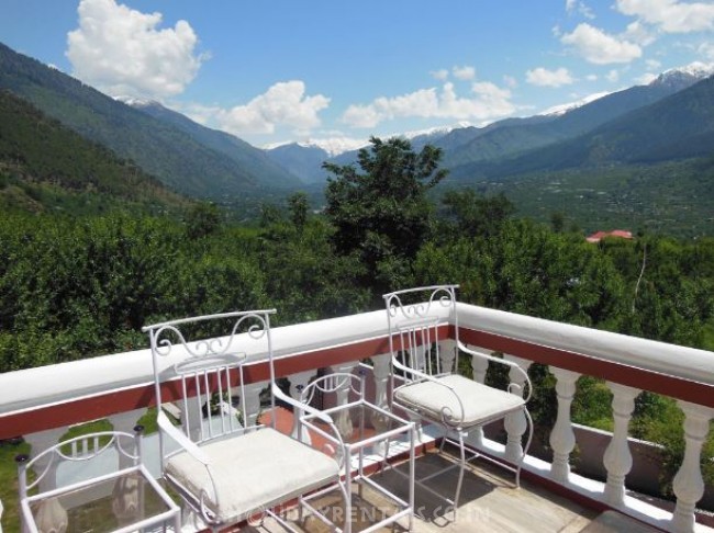 Cottages on Kanyal Road, Manali