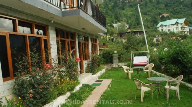 Cottages on Kanyal Road, Manali