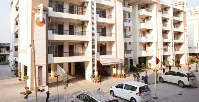 Flat with swimming pool, Pantnagar