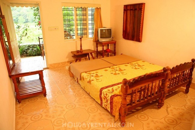 4 Bedroom Holiday Home, Thekkady