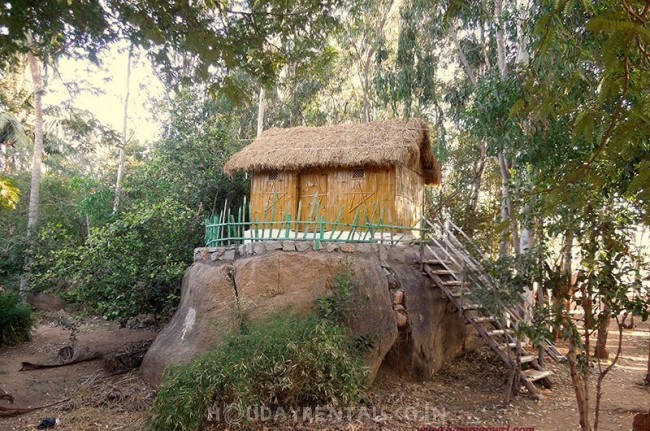 Rooms and Huts, Hampi