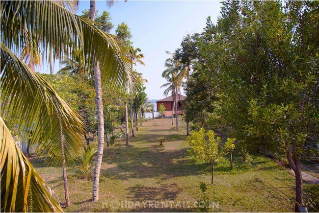 Island holiday cottage, Kollam