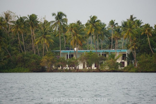 Island Holiday Stay, Kollam