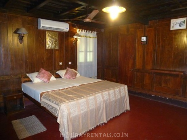Heritage Home Near Manimala River, Alleppey