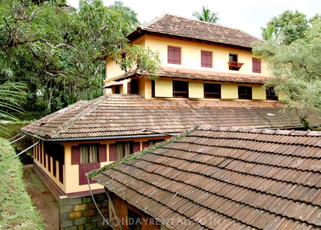 Traditional Illam Stay with Natural pond, Malappuram