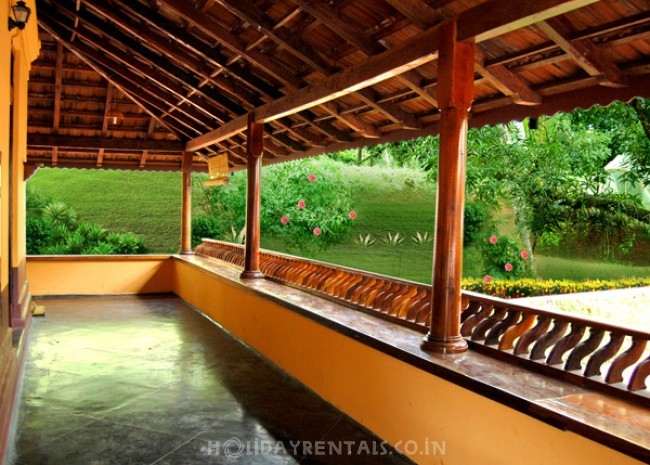 Traditional Illam Stay with Natural pond, Malappuram