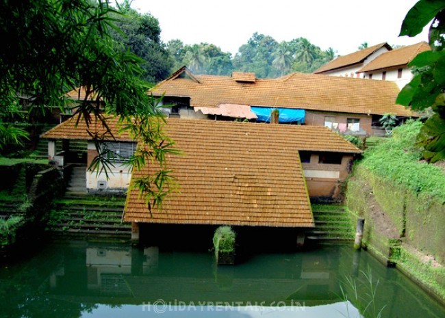 Traditional Illam Stay with Natural pond, Malappuram