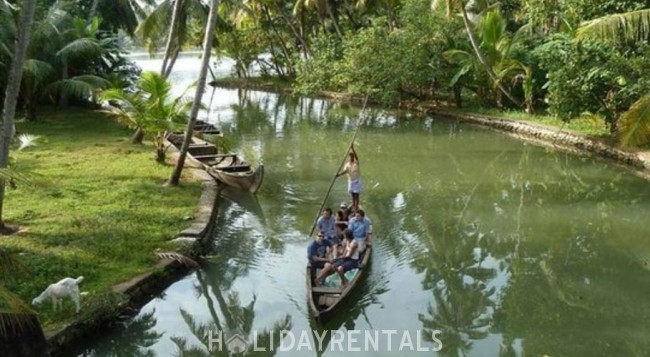 5 Bedroom Holiday Stay, Kollam