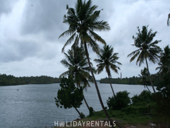 4 Bedroom Holiday Home, Kottayam