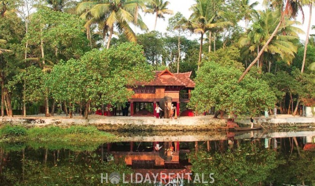 Wood Cottage Near Arthunkal Beach, Alleppey