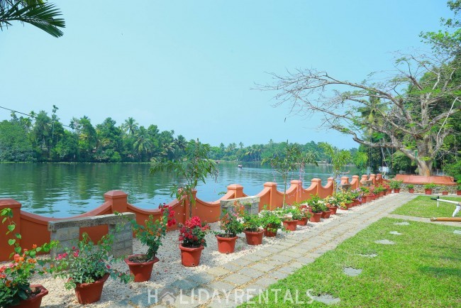 Heritage lakeshore resort, Alleppey