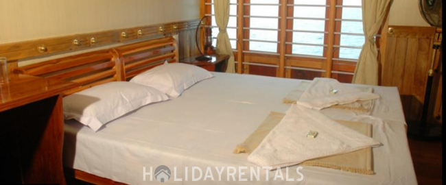 2 Bedroom Houseboat, Kottayam