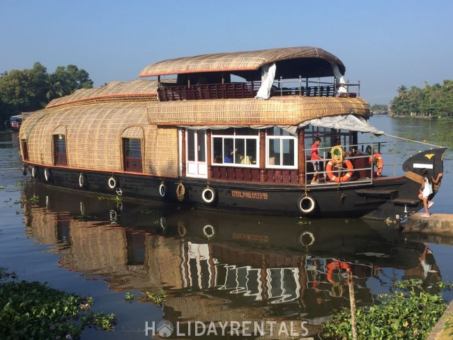 Premium Glass Covered Houseboat, Alleppey