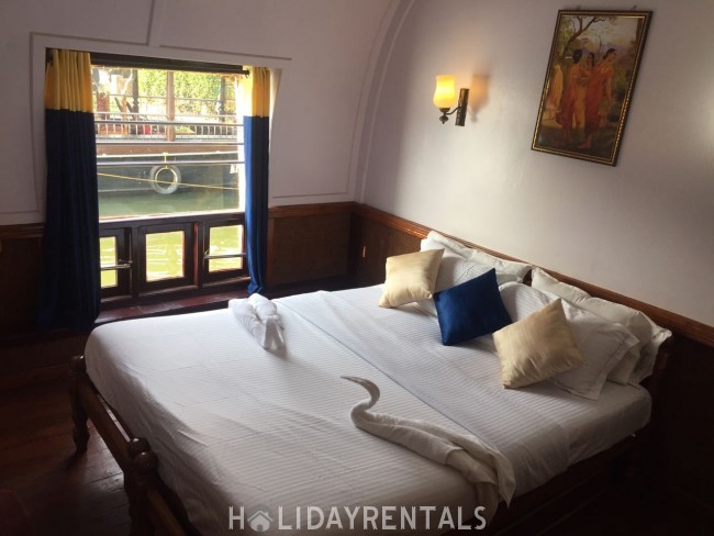 Premium Glass Covered Houseboat, Alleppey
