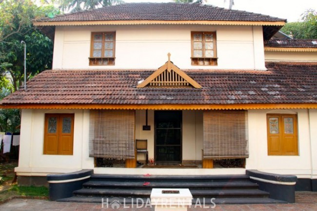 Stay Near Vadakkunnathan Shiva Temple, Thrissur